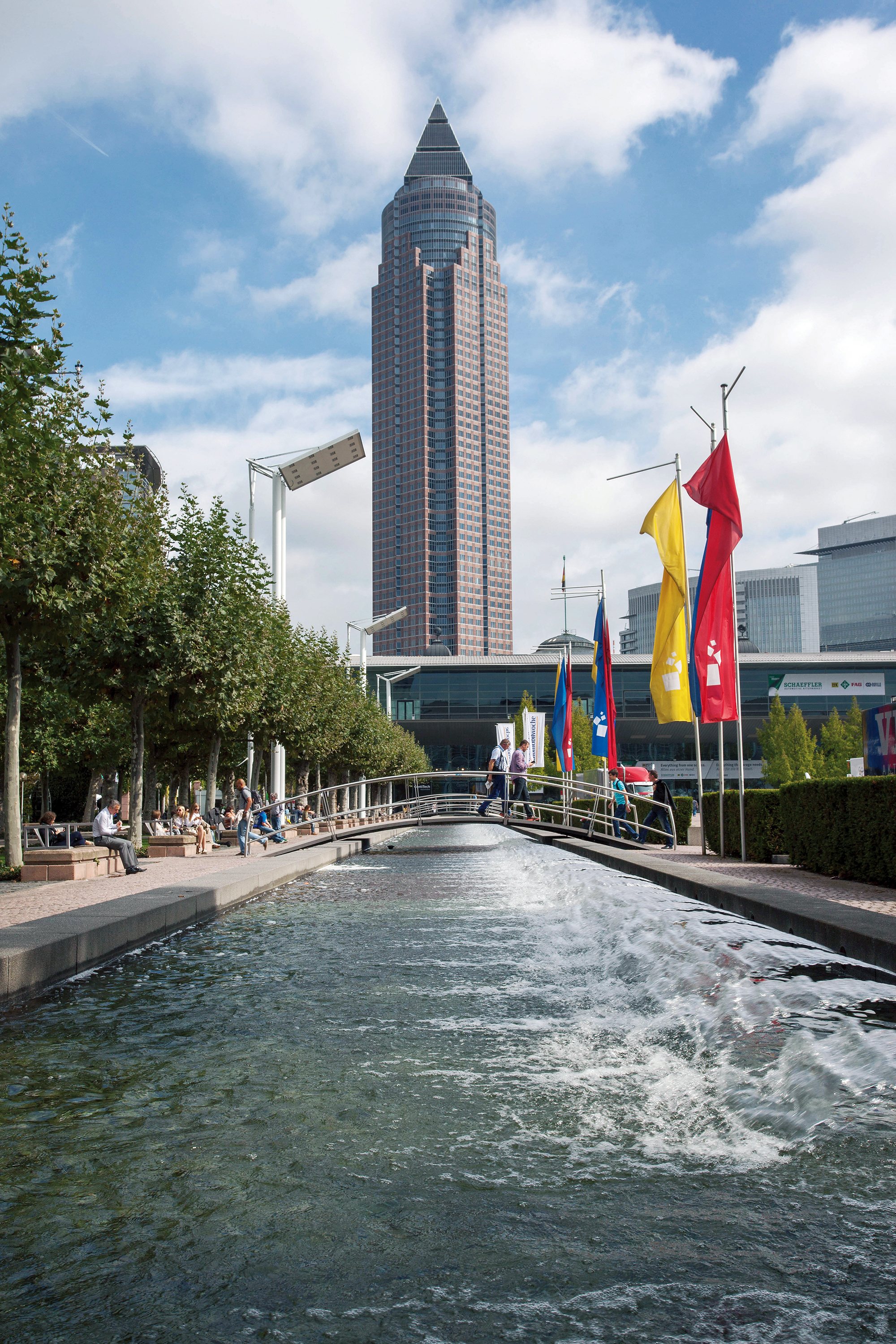 Blick auf den Messeturm