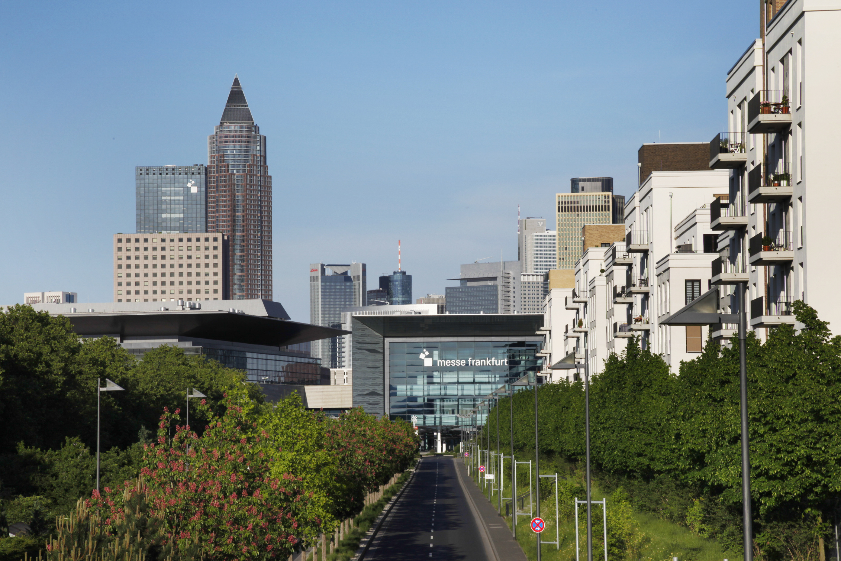 Messe Frankfurt und Skyline